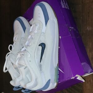 Mint Condition Men Nike SB AirMax Ishod Wair White and Blue Sneakers OG Box